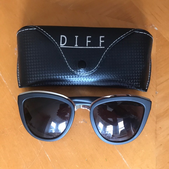 DIFF eyewear sunglasses - Picture 2 of 2